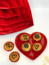 Load image into Gallery viewer, 12th - 18th July 2020 - Pawbakes cupcake &amp; biscuit kits!